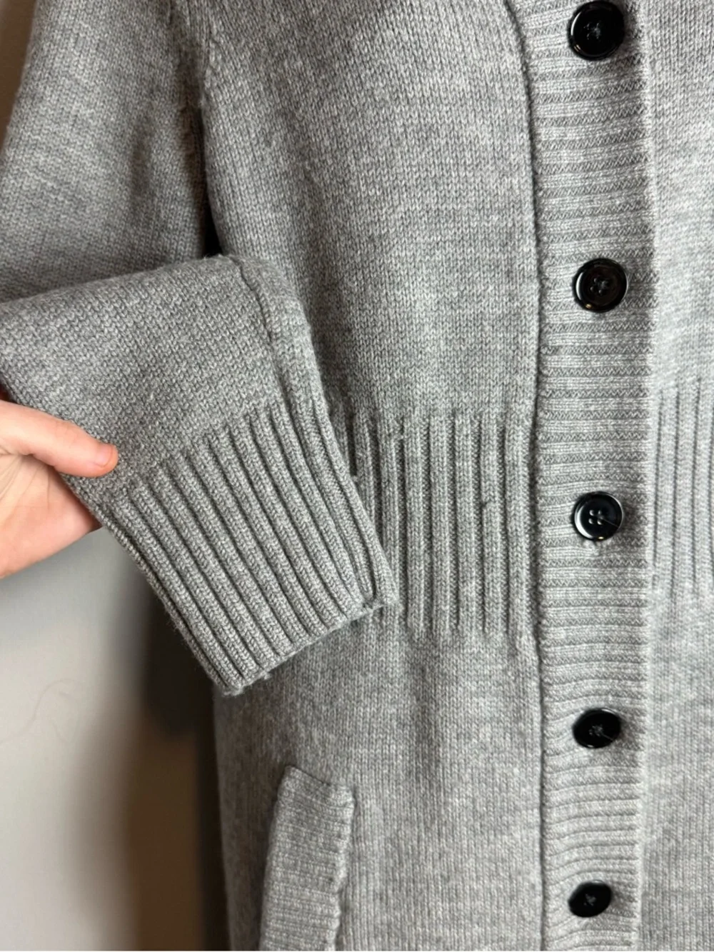 Banana Republic 100% Merino Wool Long Line Button Up Sweater Cardigan Size M - Picture 3 of 10